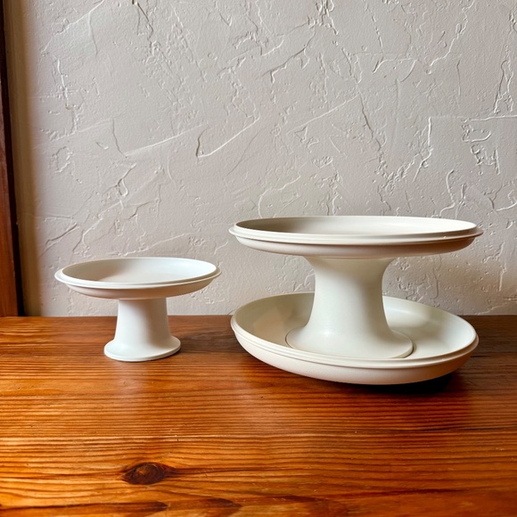 Vintage Tupperware 3-Tier Pedestal Stand – Modular Cake and Serving Display - Picture 12 of 15